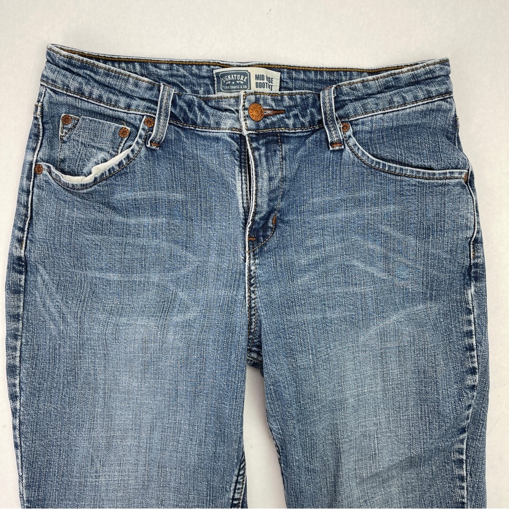 Levi’s Signature Mid Rise Bootcut Jeans. 10 Regular